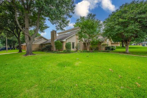 1000 Briarcliff Dr, Arlington, TX, 76012-5317 | Card Image