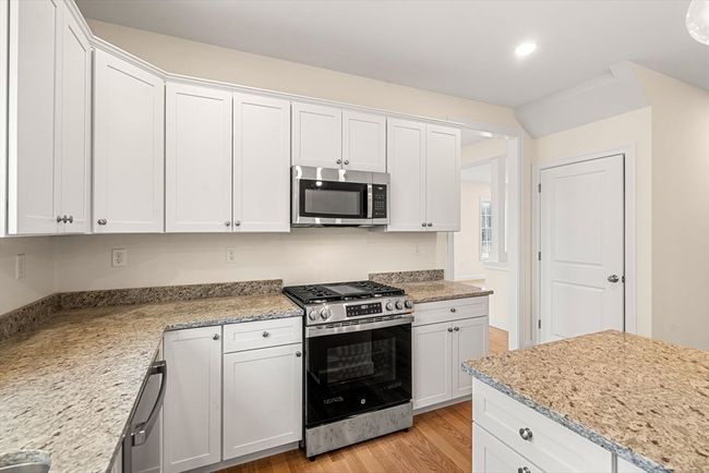 UNIT-3 - 66 Parish Rd, House other with 4 bedrooms, 3 bathrooms and 2 parking in Georgetown MA | Image 8