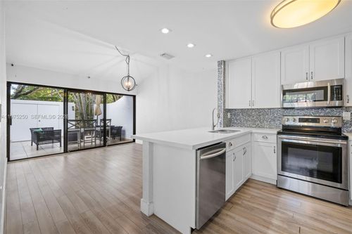 1-20900 Leeward Ct, Aventura, FL, 33180-3871 | Card Image