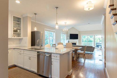 8-64 Evergreen Ave, Bedford, MA, 01730-2302 | Card Image