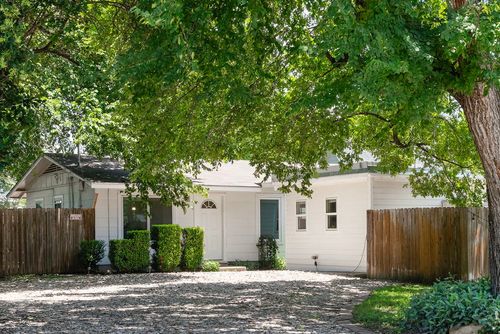 904 Plateau Cir, Austin, TX, 78745-1032 | Card Image