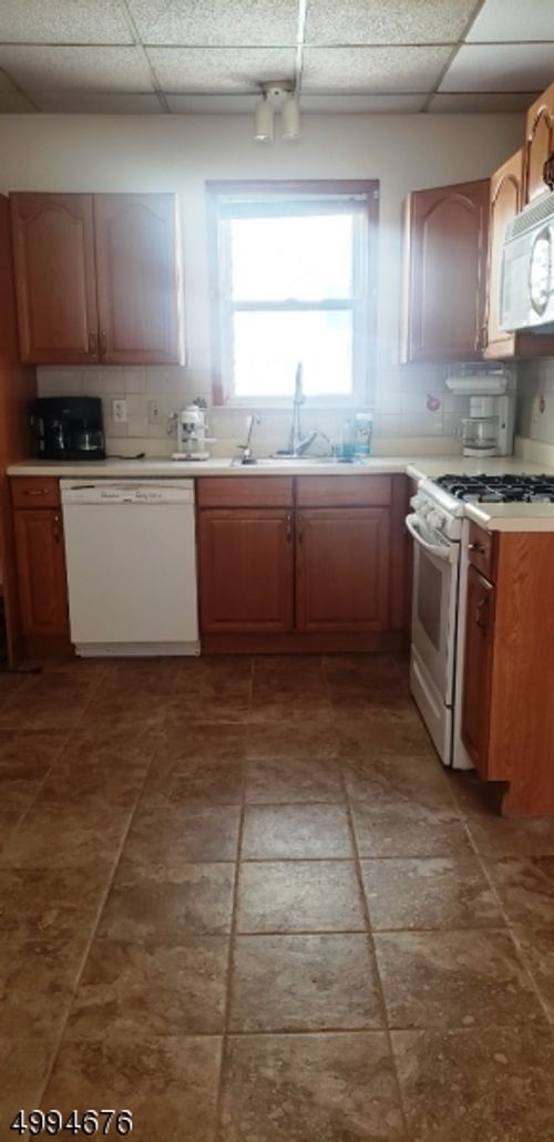 829 Madison Ave, Elizabeth, NJ, 07201-1308 | Card Image