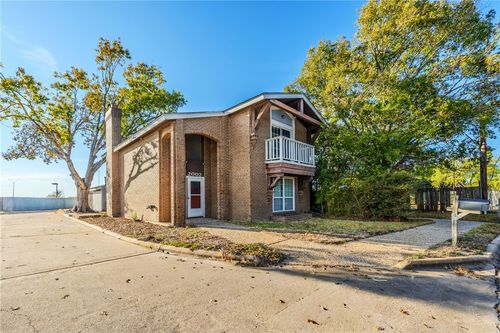 2002 S Lubbock St, Brenham, TX, 77833-5372 | Card Image