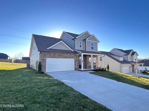 123 Thuja Tree Ln, Lenoir City, TN, 37771-5801 | Card Image