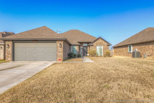 10930 S 274th East Ave, Coweta, OK, 74429-3412 | Card Image