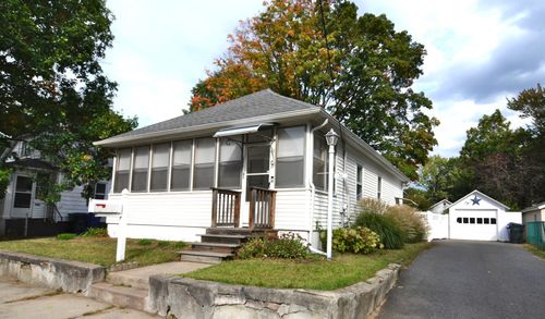 31 Barber St, Springfield, MA, 01109-1801 | Card Image