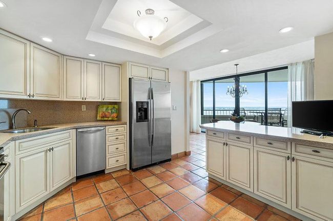 APT-11C - 5070 N Ocean Dr, Condo with 2 bedrooms, 2 bathrooms and null parking in Riviera Beach FL | Image 7