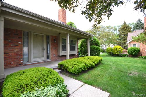 2 Cornell Ct, Dearborn, MI, 48124-2500 | Card Image