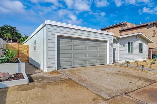 2802 Cowley Way, San Diego, CA, 92110-1005 | Card Image