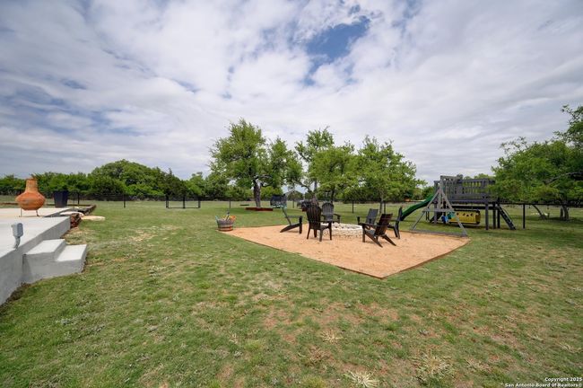115 S Calvin Barrett, House other with 4 bedrooms, 3 bathrooms and null parking in Blanco TX | Image 22