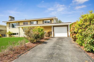 7165 Gordon Dr, House other with 6 bedrooms, 2 bathrooms and 3 parking in Chilliwack BC | Image 3