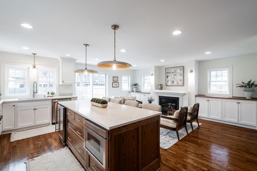 6053 N Shoreland Ave, Whitefish Bay, WI, 53217-4662 | Card Image