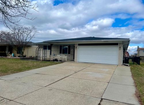 3623 Tracy Dr, Sterling Heights, MI, 48310-2579 | Card Image
