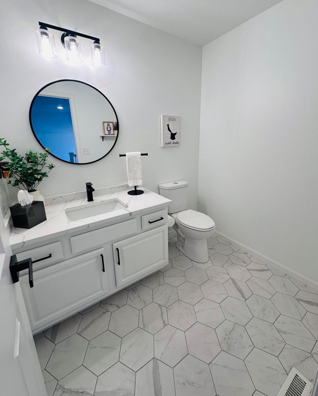Main Floor 1/2 Bath | Image 19