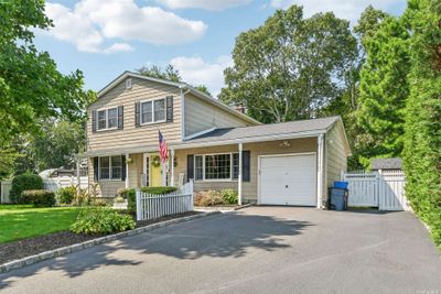 538 Bayport Avenue, House other with 4 bedrooms, 1 bathrooms and null parking in Bayport NY | Image 3