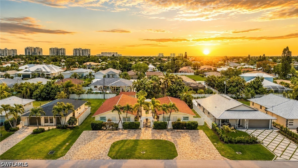 559 105Th Ave N, Naples, FL 34108