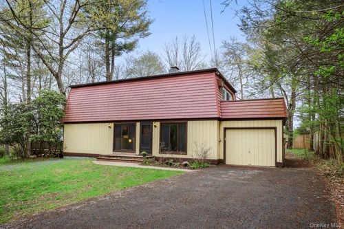 18 Ridge Rd, Mount Kisco, NY, 10549-3944 | Card Image