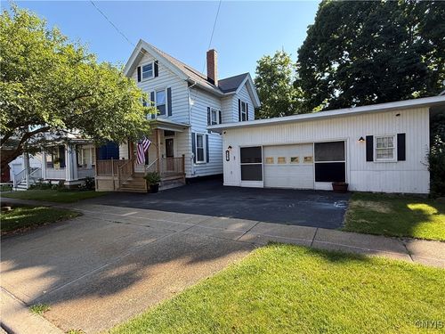 131 E 8th St, Oswego, NY, 13126-2727 | Card Image