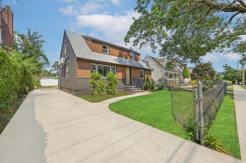 747 New St, Uniondale, NY, 11553-3418 | Card Image