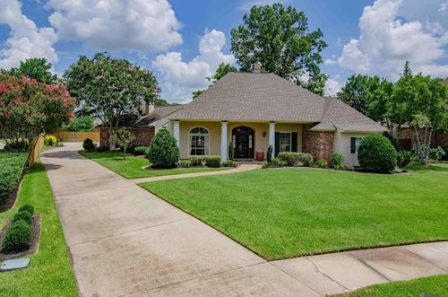 11105 N Lakeside Oaks Ave, Baton Rouge, LA, 70810-3083 | Card Image
