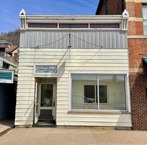 117 S Main St, Alma, WI, 54610-7712 | Card Image