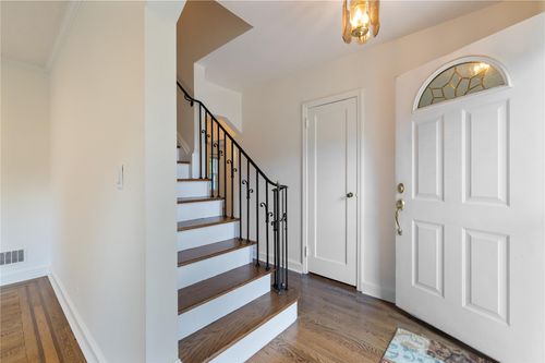 20 Glen Ln, Glen Head, NY, 11545-1120 | Card Image