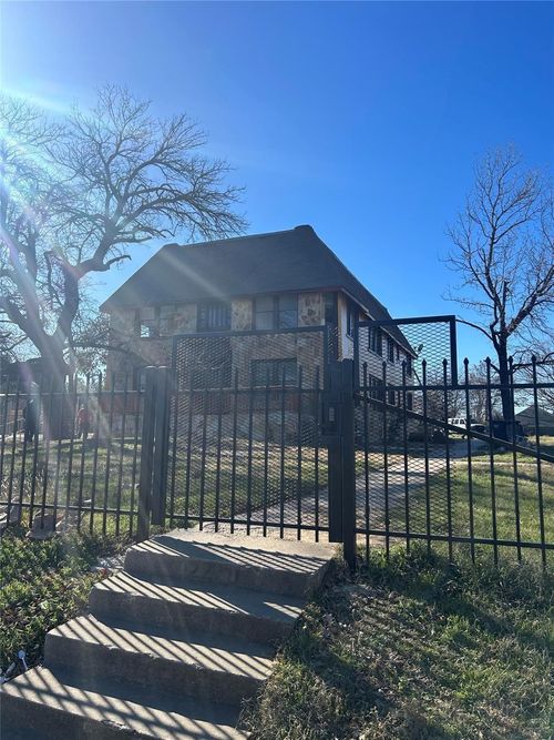 2260 Hemphill St, Fort Worth, TX, 76110-2000 | Card Image