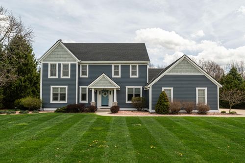 612 Hunters Xing S, Slinger, WI, 53086-9271 | Card Image