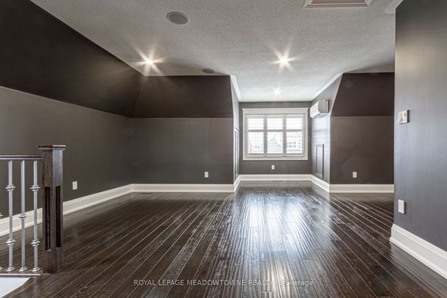 729 Wettlaufer Terr, House other with 5 bedrooms, 4 bathrooms and 2 parking in Milton ON | Image 36
