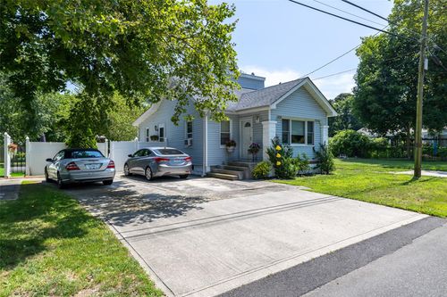 175 S Dunton Ave, East Patchogue, NY, 11772-6113 | Card Image
