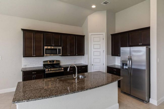 2304 Base Burner Path, House other with 3 bedrooms, 2 bathrooms and 2 parking in Leander TX | Image 11