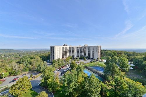 apt-4mw-2 Claridge Dr, Verona, NJ, 07044-3084 | Card Image