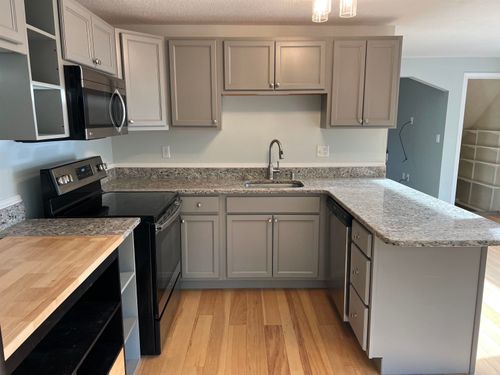 81 Sentry Way, Merrimack, NH, 03054-4409 | Card Image