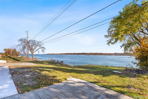 2798 River Rd, Marysville, MI, 48040-1968 | Card Image