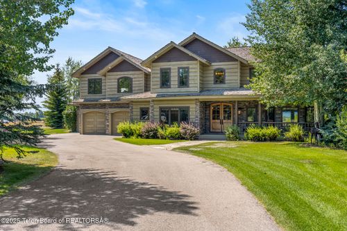 360 Arapahoe Ln, Jackson, WY, 83001-8607 | Card Image