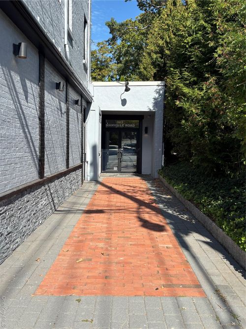 343 Manville Rd, Pleasantville, NY, 10570-2147 | Card Image