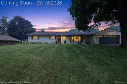 2935 Saint Jude Dr, Waterford Twp, MI, 48329-4353 | Card Image