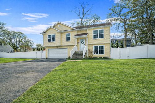 22 Poseidon Rd, Rocky Point, NY, 11778-9684 | Card Image