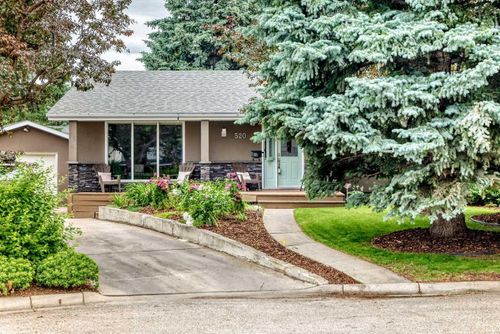 520 Oakwood Pl Sw, Calgary, AB, T2V0K3 | Card Image