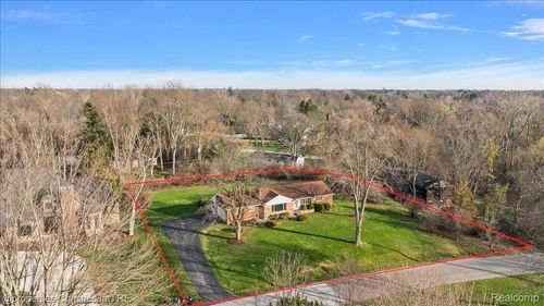 5753 Kilbrennan Rd, Bloomfield Hills, MI, 48301-1023 | Card Image