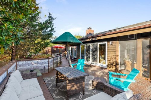 19 Crescent Ave, Ocean Beach, NY, 11770-2058 | Card Image