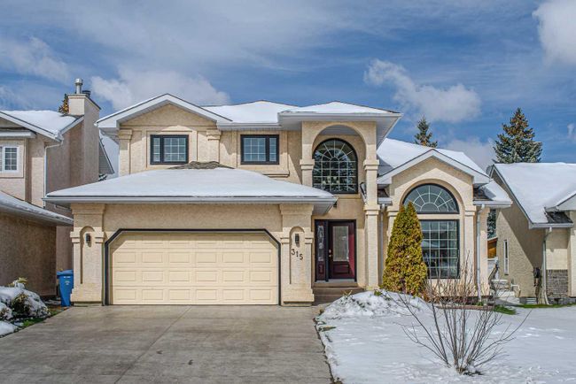 315 Hawkstone Close Nw, Home with 5 bedrooms, 3 bathrooms and 6 parking in Calgary AB | Image 2