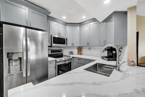 8106-8106 Nw 15th Mnr, Plantation, FL, 33322-5414 | Card Image