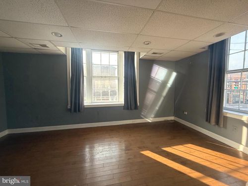 200-132 W Washington St, CHARLES TOWN, WV, 25414-1530 | Card Image