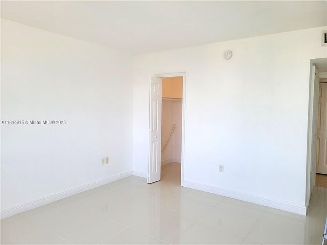 APT-5L - 10350 W Bay Harbor Dr, Condo with 1 bedrooms, 1 bathrooms and null parking in Bay Harbor Islands FL | Image 5