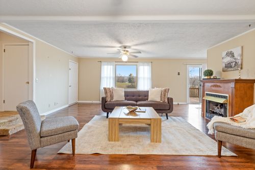 2054 Ridgecrest Cir, Dickson, TN, 37055-6019 | Card Image