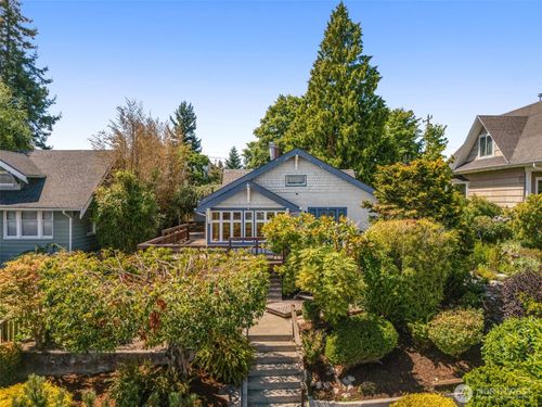 4017 39th Ave Sw, Seattle, WA, 98116-3848 | Card Image