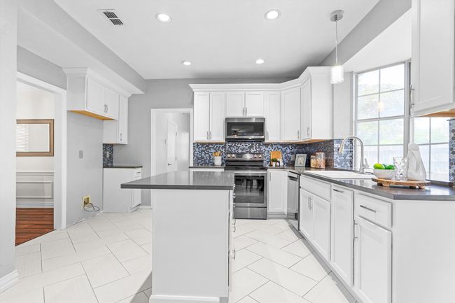 1092 Rosewood Dr, House other with 4 bedrooms, 3 bathrooms and null parking in Grapevine TX | Image 15