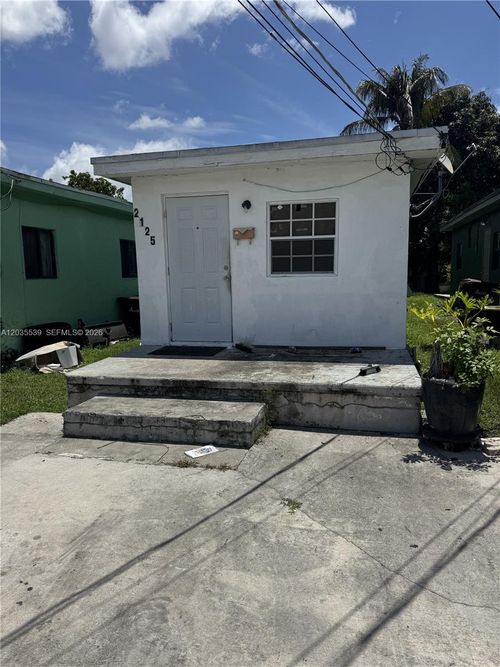 2125 W 5th Ave, Hialeah, FL, 33010-2102 | Card Image