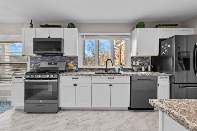 3835 Lakecrest Dr, House other with 4 bedrooms, 3 bathrooms and null parking in Bloomfield Hills MI | Image 5